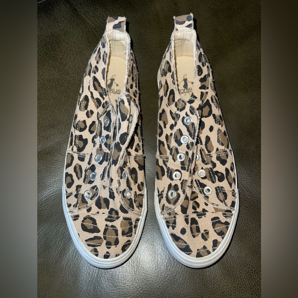 Corky’s leopard Babalu size 9 lace less slip on sneakers worn once super cute